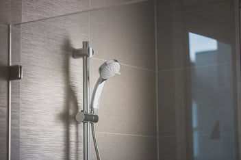 Como limpar a cabine de duche e a box de banho facilmente