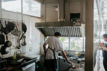 Como Limpar o Exaustor por Dentro: Guia Descomplicado (Mesmo Com Gordura Acumulada)
