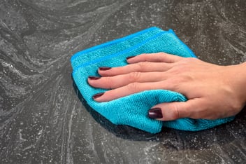 Como limpar mármore: truques para brilho e conservação