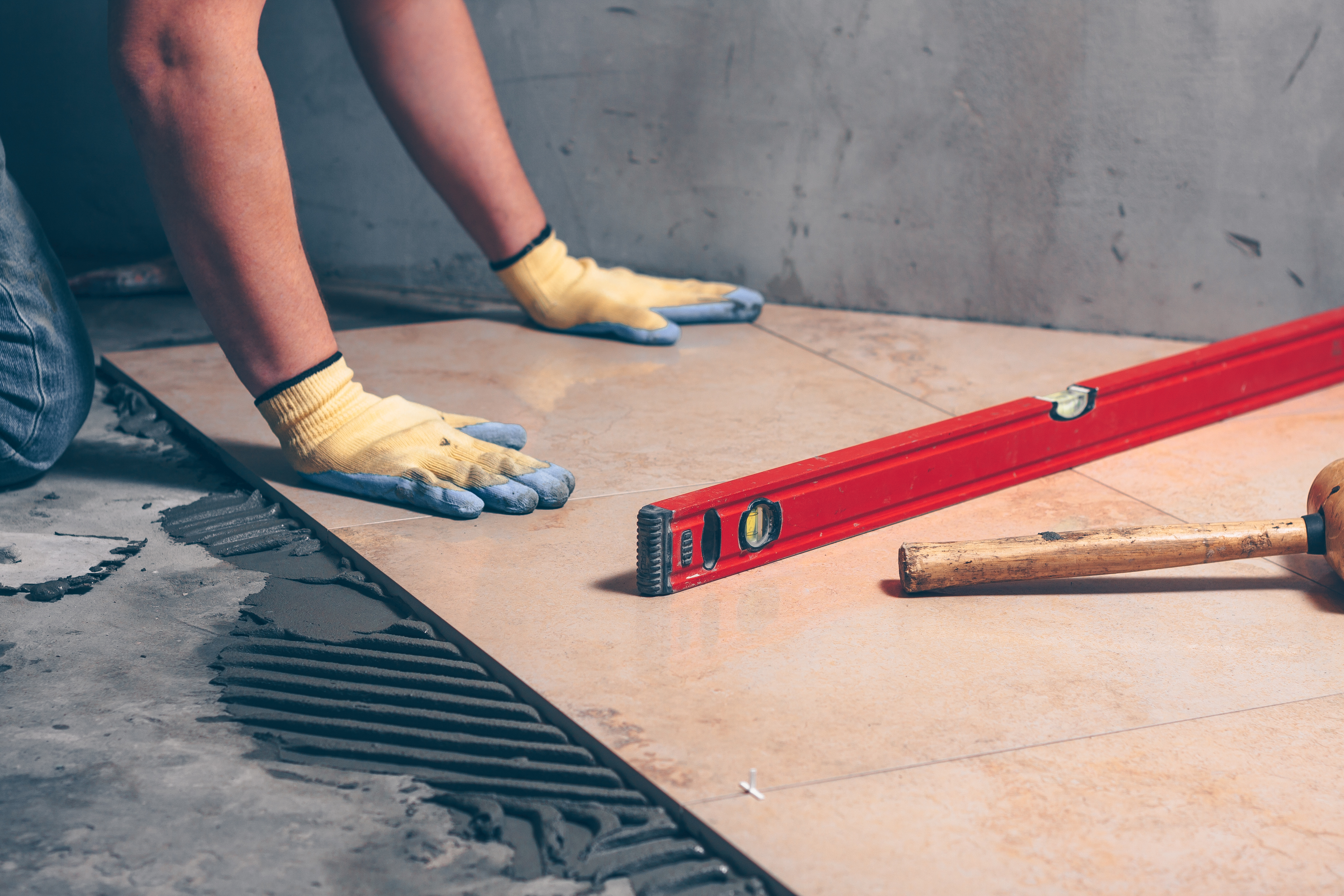 Como tapar azulejos e renovar paredes sem obras